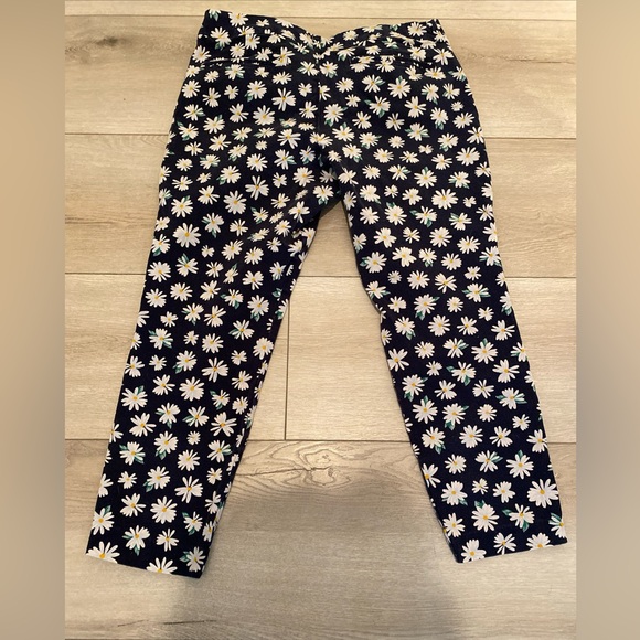 12 Old Navy Pixie Ankle Capri Pants Navy/White Daisy Print - Picture 6 of 6